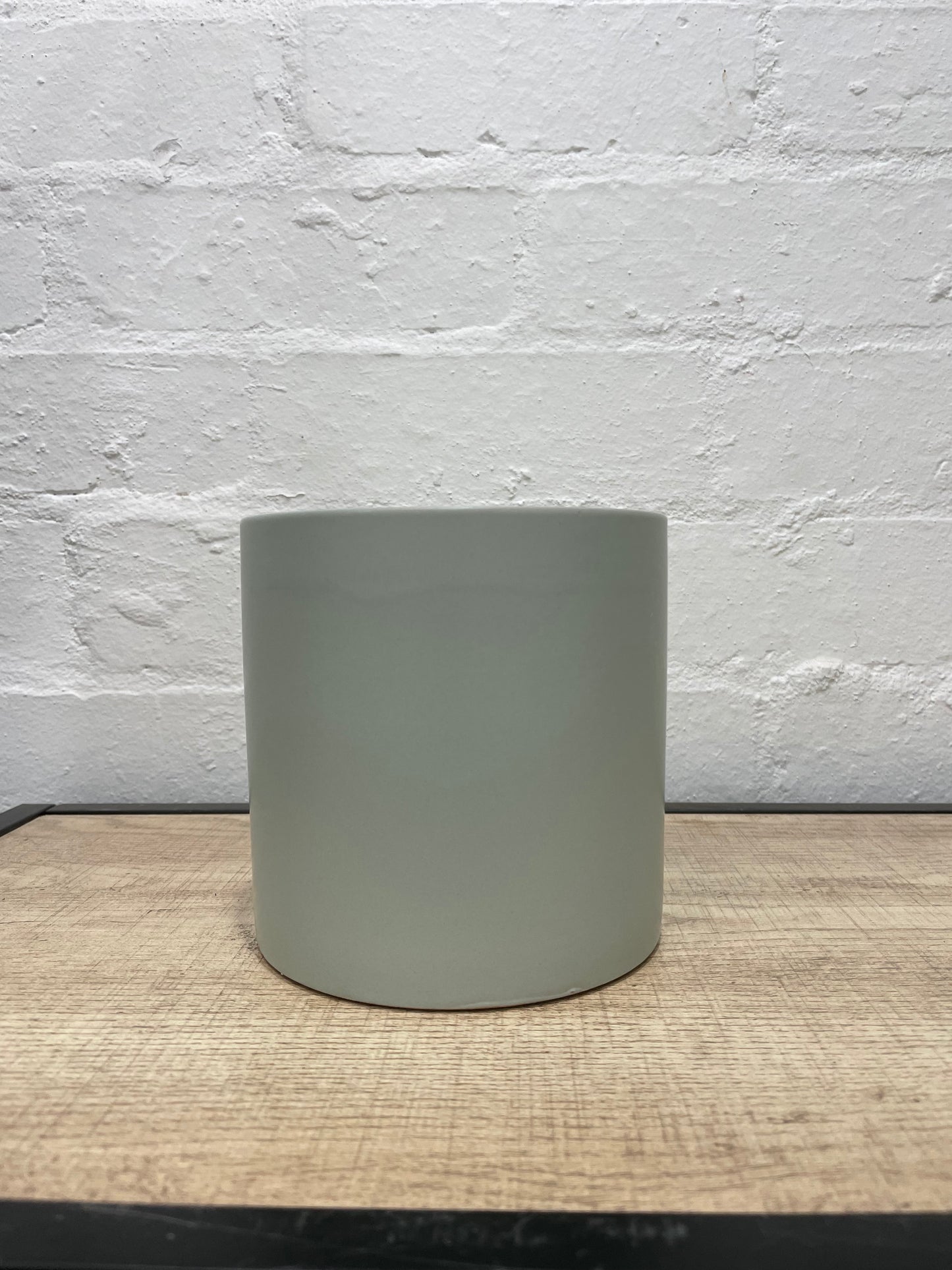 Ceramic pot thin rim light green
