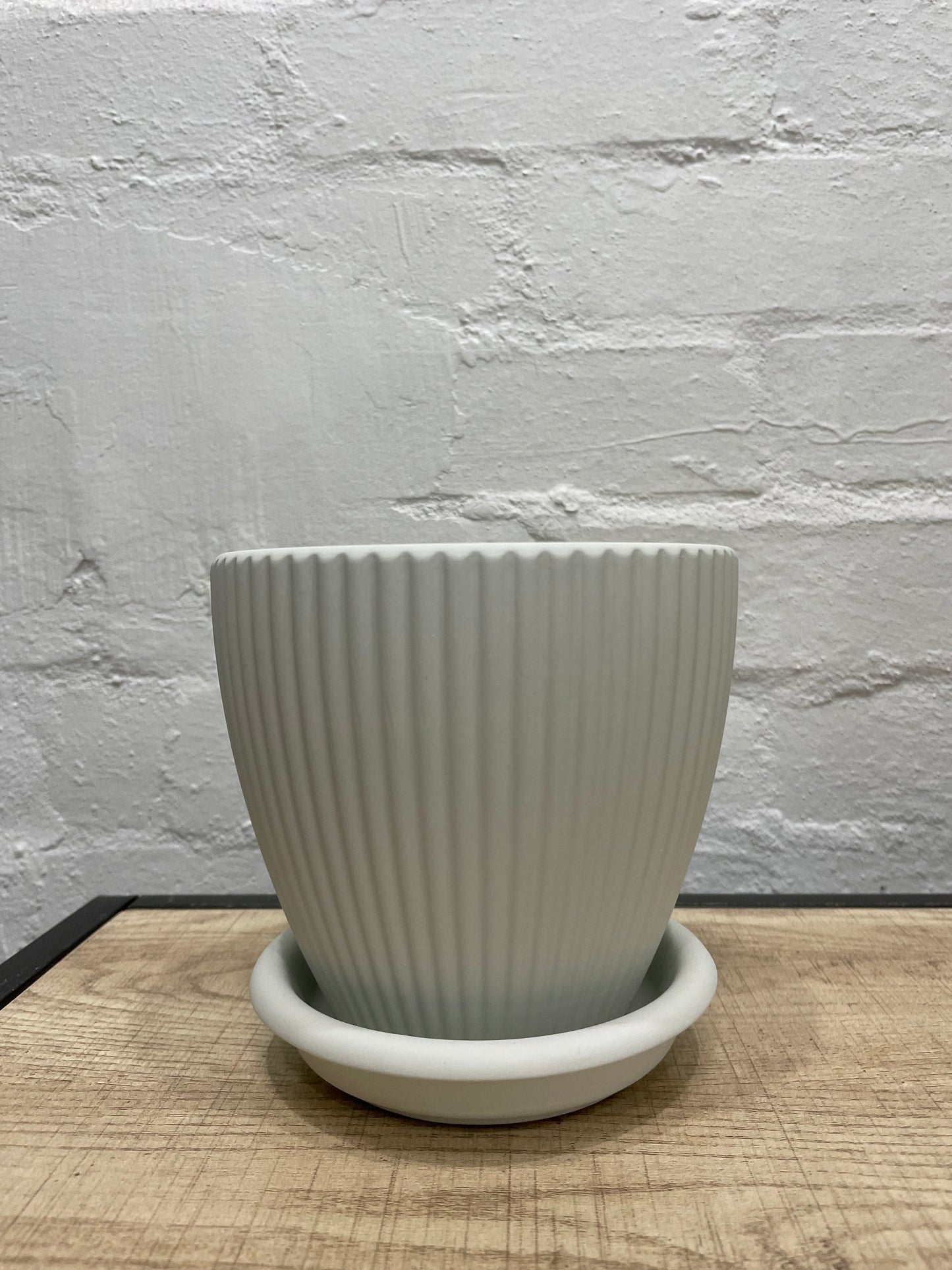 Johanna Pot w/saucer- White 145mm